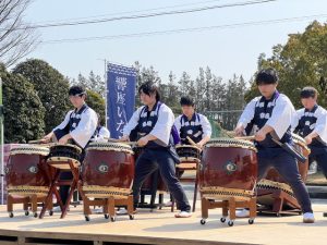 演奏している様子