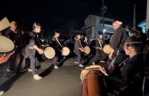 演奏している様子