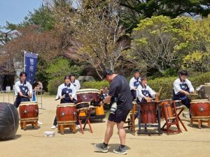 演奏している様子