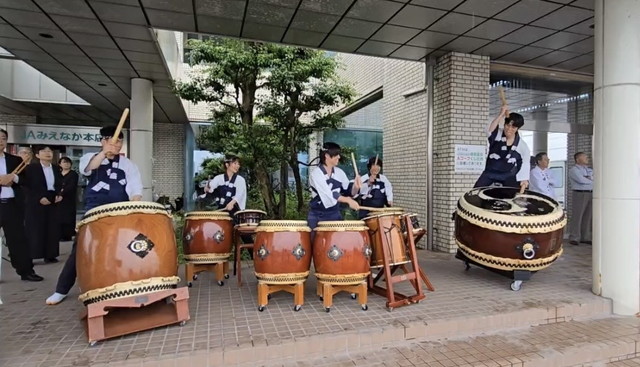 演奏している様子