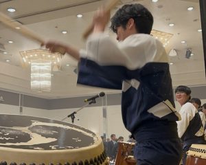演奏している様子