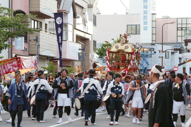 祭りの様子