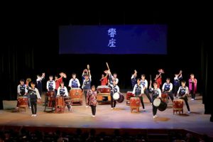 演奏している様子