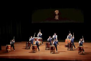 大地を演奏している様子