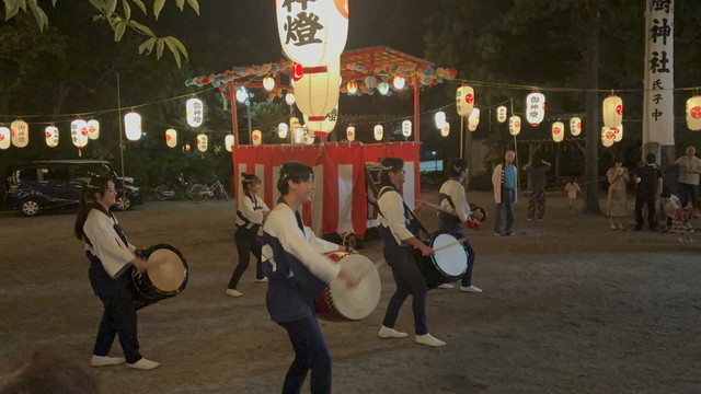 演奏している様子
