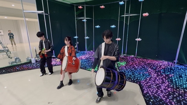 演奏している様子